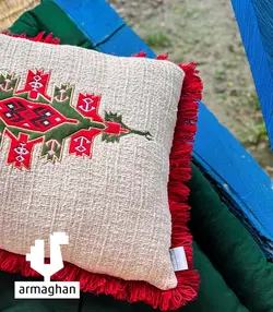 کوسن گلدوزی و تکه‌دوزی اصالت