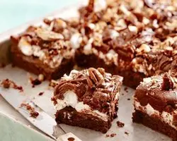 طرز تهیه کیک شکلاتی تک نفره برشی