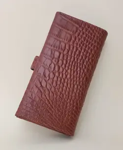 کیف پول مردانه چرم طبیعی طرح کروکودیلی آوست