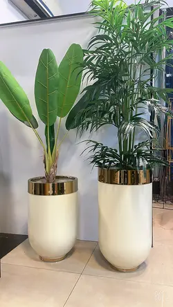 گلدان فایبرگلاس لبه فلزی کرم طلایی (کد m604)