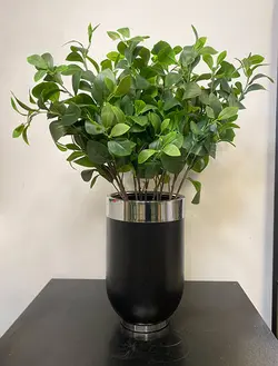 گلدان فایبرگلاس مدل سارین مشکی لبه نقره ای