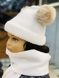 شال و کلاه پوم دار