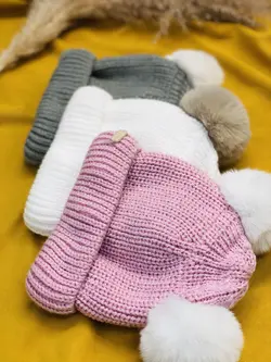 شال و کلاه پوم دار