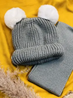 شال و کلاه پوم دار