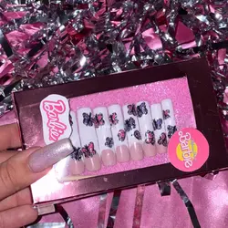 ناخن مصنوعی لانگ طرح فرنچ شده