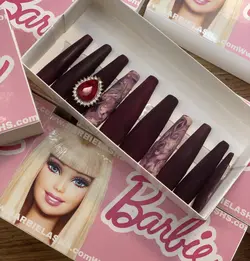 ناخن‌‌مات‌ابرو‌بادی