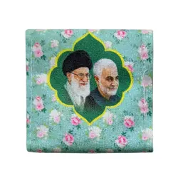 جانماز مدل مذهبی طرح گلدار رهبری آیه الله خامنه ای و حاج قاسم سلیمانی