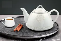 قوری چینی درجه یک طرحدار کف پهن یک لیتری با درب چینی