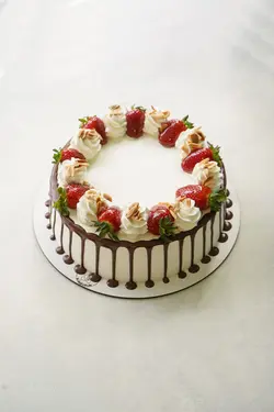 کیک روزانه توت فرنگی بادوم 2