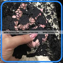 پارچه گیپور مشکی طرح گل و برگ