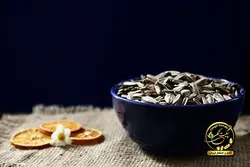 تخمه کانادایی لوکس ترش و شور