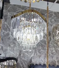لوستر پذیرایی نئوکلاسیک پیزا کریستالی با فریم طلایی کد H1076