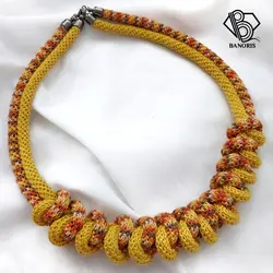 گردنبند قلاب بافی