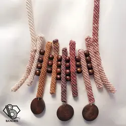 گردنبند قلاب بافی با تلفیق چوب 2