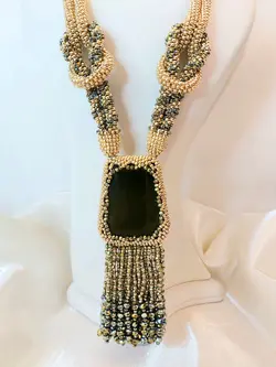 گردنبند منجوق بافی شده با سنگ سبز چشم گربه