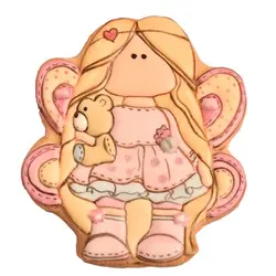 کوکی دختر خرس به دست