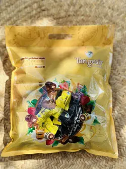 خرما شکلاتی مخلوط یک کیلویی با مغز بادام