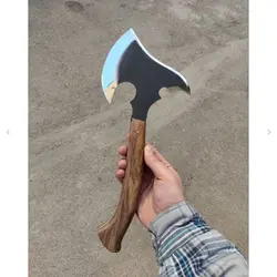 تبر سلطانی دسته یه تیکه از تیغه از جنس فولادی و بسیار تیر و محکم