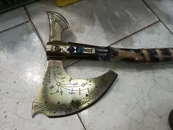 تبر گاد آف وار (God of war)