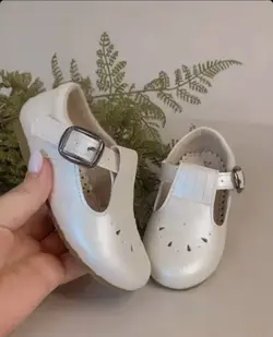 کفش نیلوفر | چرم صنعتی سفید صدفی