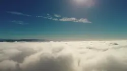 دانلود فوتیج نمای هوایی واید از پرواز هلی شات بر فراز ابرها