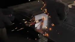 دانلود فوتیج جوشکاری فلزات