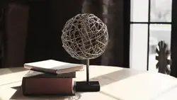 دانلود فوتیج توپ تزئینی روی میز کنار کتاب