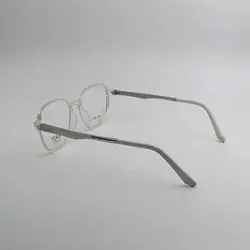 عینک طبی اِست