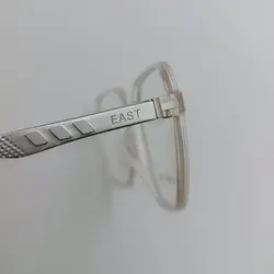 عینک طبی اِست