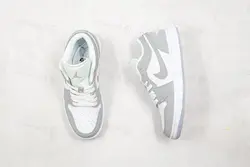 نایک ایر جردن وان لو ولف گری  Nike Air Jordan 1 Low Wolf Grey