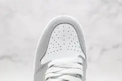 نایک ایر جردن وان لو ولف گری  Nike Air Jordan 1 Low Wolf Grey