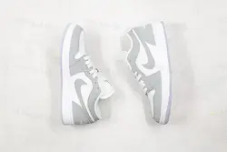 نایک ایر جردن وان لو ولف گری  Nike Air Jordan 1 Low Wolf Grey