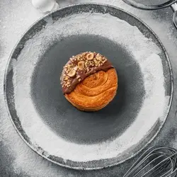 کروسان استوانه‌ای نوتلا فندق