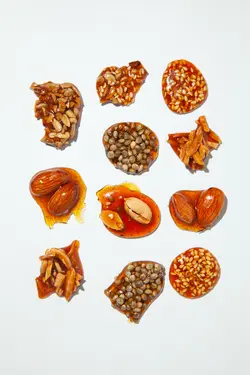 سوهان عسلی هفت مغز