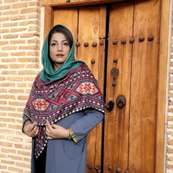 روسری با طرح گلیم ایرانی
