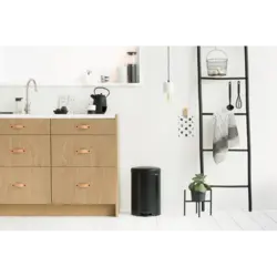 سطل زباله نیو آیکن پدالی 20 لیتر مشکی مات برابانتیا