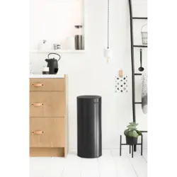 سطل زباله تاچ بین نیو 30 لیتر مشکی مات برابانتیا