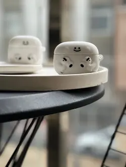 کاور ایرپاد سیلیکونی Airpods in Hands