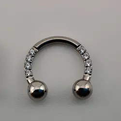 پیرسینگ نعلی نگین دار دو رنگ | اکسسوری گلامور