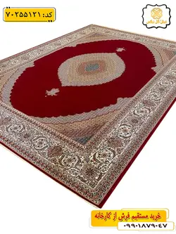 فرش 700 شانه محرابی طرح ریز ماهی زمینه لاکی گل نرگس کاشان