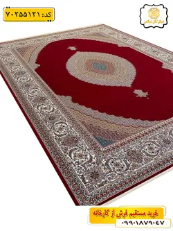 فرش 700 شانه محرابی طرح ریز ماهی زمینه لاکی گل نرگس کاشان