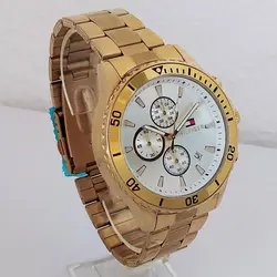 ساعت مچی عقربه‌ای مردانه مدل ضدآب طلایی ۳ موتور فعال کرنوگراف رنگ ثابت تاریخ شمار اسپرت و شیک