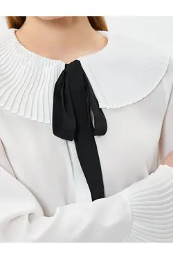شومیز یقه پهن چین دار با کراوات رنگ سفید برند koton