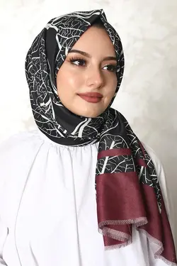 شال نخی طرح دار رنگ زمینه مشکی با طرح برگ برند AFVENTE