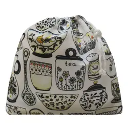 مارتینز کیسه بند دار زمینه سفید طرح ظروف بزرگ