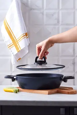 ماهیتابه درب دار 26 سانتی مشکی طرح الماس کاراجا