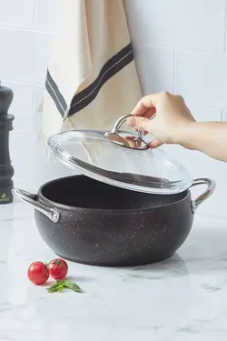 ماهیتابه درب دار بیوگرانیتی مشکی آوانوس 24 سانتی متری 4.4 لیتری کاراجا