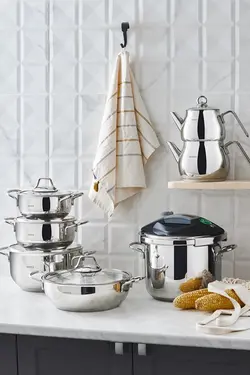 ست جهیزیه زودپر و قابلمه و ماهیتابه و قوری کتری طرح سوفیا کاراجا