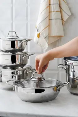 ست جهیزیه زودپر و قابلمه و ماهیتابه و قوری کتری طرح سوفیا کاراجا