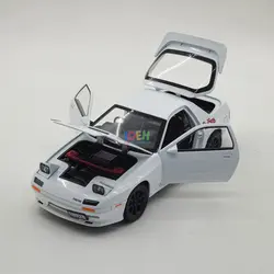 ماشین فلزی عقب کش مزدا قدیمی رنگ سفید